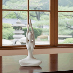 Escultura Yoga Meditativa Preta ou Branca