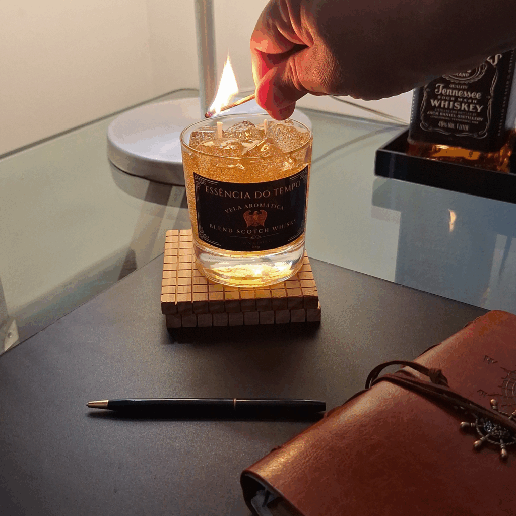 Cesta Masculina com vela aromática essência do tempo Whisky & Estilo