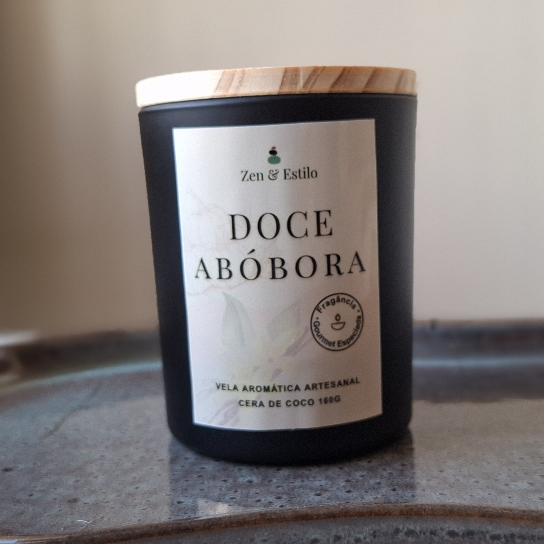 Vela Aromática Doce Abóbora 160g – Aroma de Bolo e Aconchego