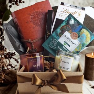 Kit Presente Café & Estilo com vela aromática, Chocolate, Café e Caderno em couro