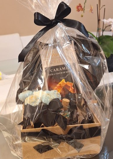 Cesta Presente Elegância Aromática - Buquê, Rechaud, Lindt e Caixa Madeira - Imagem 2